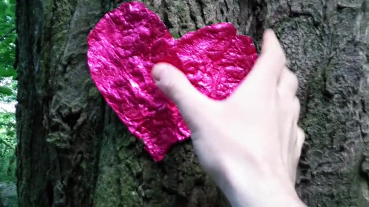 Red Thread: Experimental Video Clip, still 5 of 6
